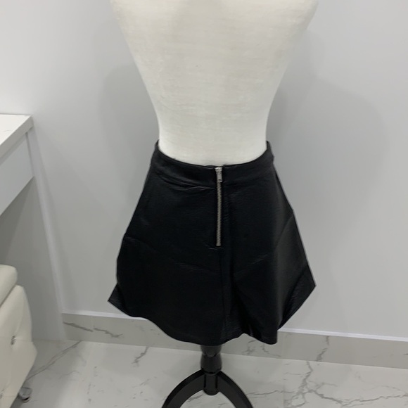 👗Faux leather skater skirt - Picture 2 of 2